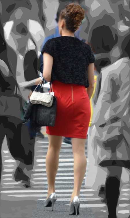 熟尻を包む真っ赤なタイトスカート